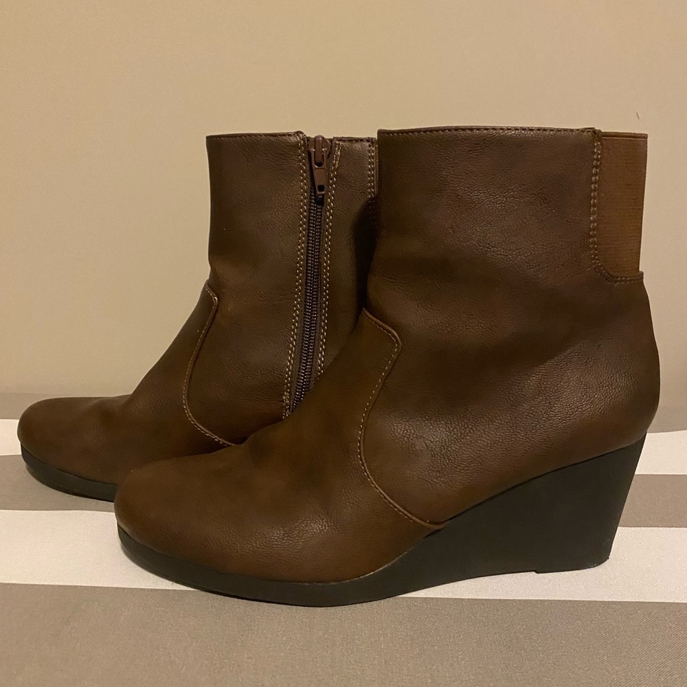 Brown boots size 7 1/2